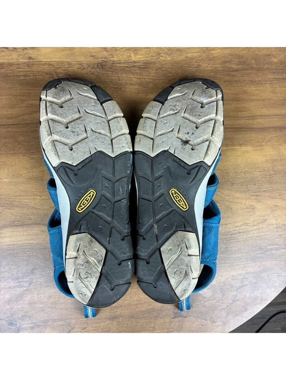 KEEN Clearwater CNX Women's Size 7.5 Closed Toe Water Hiker Sandal Turquoise